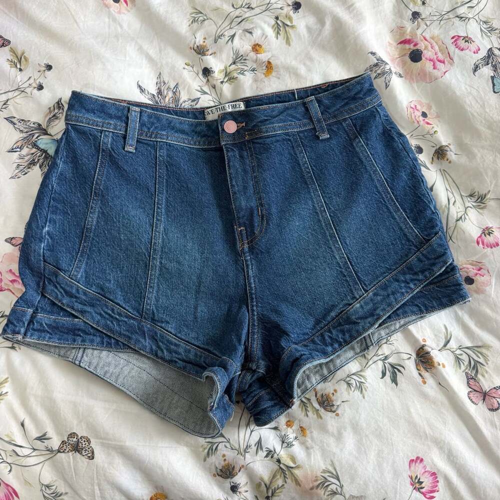 We The Free CRVY Mona High Rise Shorts Size 30 Blue Denim